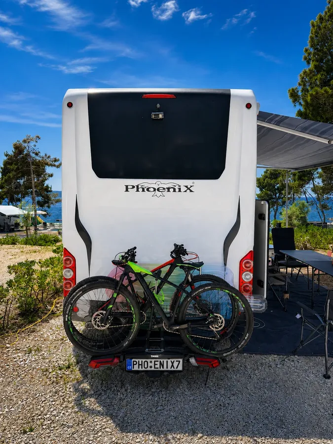 Thule Epos 3 Fahrradträger an der Anhängerkupplung des Phoenix